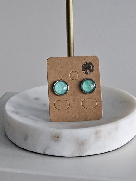 Product image of Heleä turkoosinvihreä Art nappikorvakoru