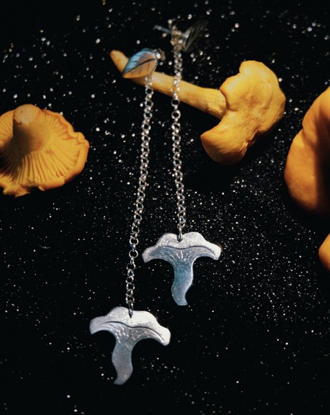 Product image of  Transformable earrings with a chanterelle charm on a chain