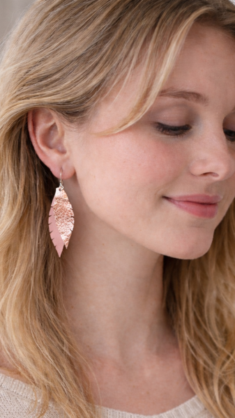 Product image of  Poronahkasulkakorvakorut ruusukulta/vaaleanpun.