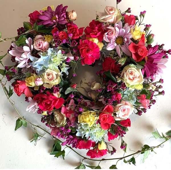 Product image of  Ystävänpäivän kukkasydän Paloheinässä 12.2 klo 17.30-19.00