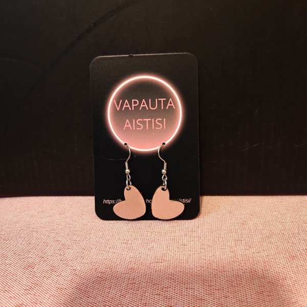 Product image of  Vanerinen sydänkorvakoru pieni. Vaaleanpunainen