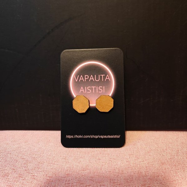 Product image of  Vanerinen korvakoru. Vaalea ruskea.