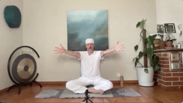 Product image of  Sydän avoinna - kundaliinijoogan tallenteet (4x 60min)