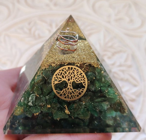 Product image of  Orgoniittipyramidi, Hyvä onni ja vauraus (vihreä aventuriini)
