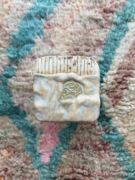 Product image of  Nukkuja Peiton sisällä - vaalea hiekan väri kohokuvio