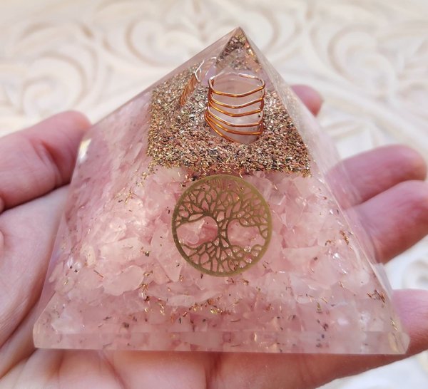 Product image of  Orgoniittipyramidi, Rakkaus ja Harmonia (ruusukvartsi)
