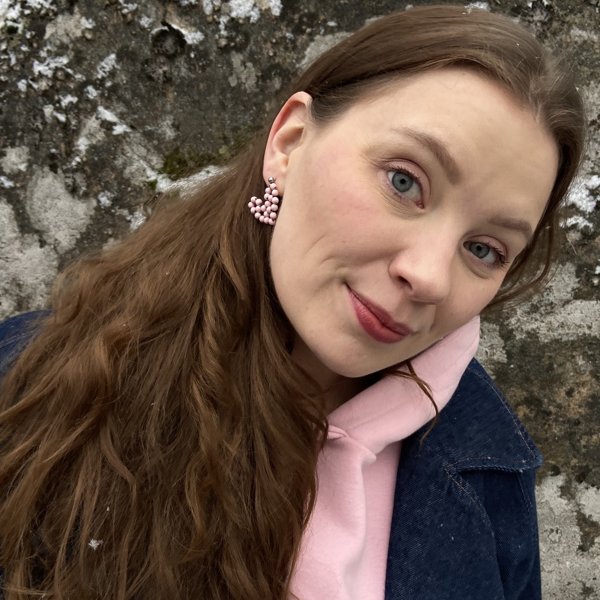 Product image of  Rakkautta on-nappikorvakorut vaaleanpunainen