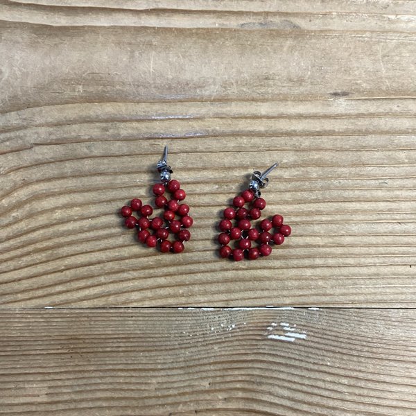 Product image of  Rakkautta on-nappikorvakorut puolukka