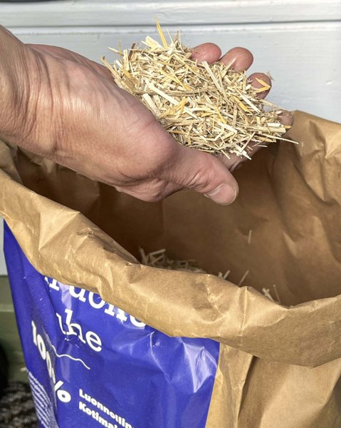 Product image of  Inno-onni järviruokorouhe komposti- ja huussikuivike 25L