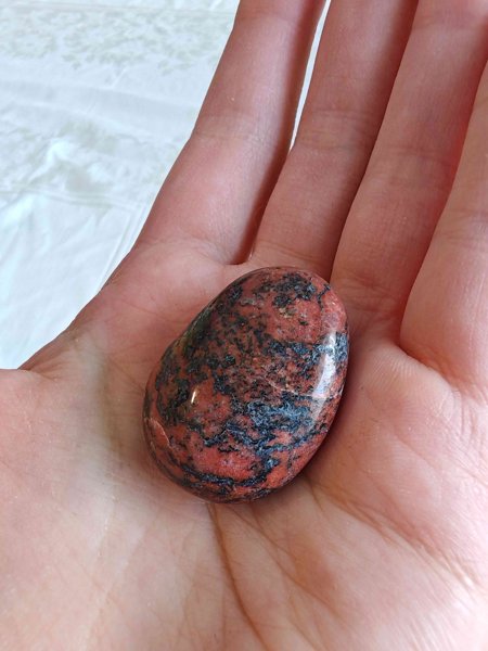 Product image of Rovaniemen puna-oranssi kivi