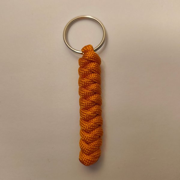Product image of  Paracord-avaimenperä: Yksivärinen – Käsintehty asuste