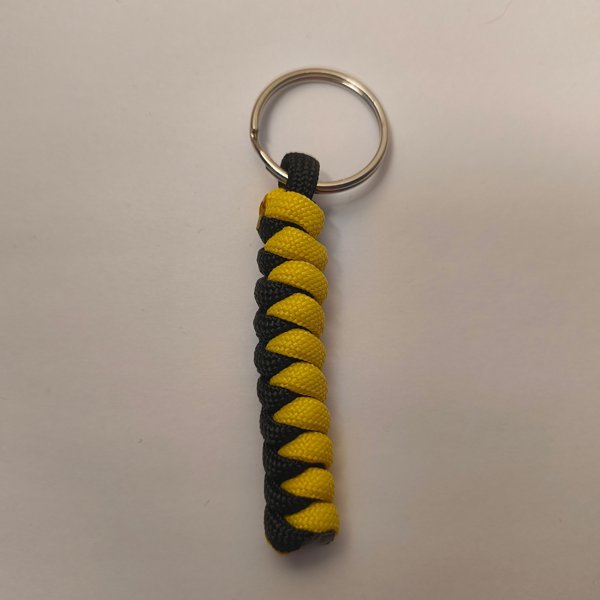 Product image of  Paracord-avaimenperä: Kaksivärinen – Käsintehty asuste