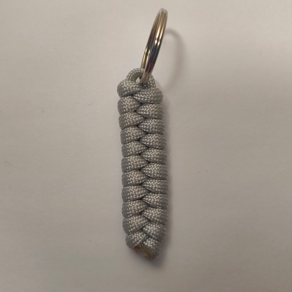 Product image of  Paracord-avaimenperä: Yksivärinen – Käsintehty asuste