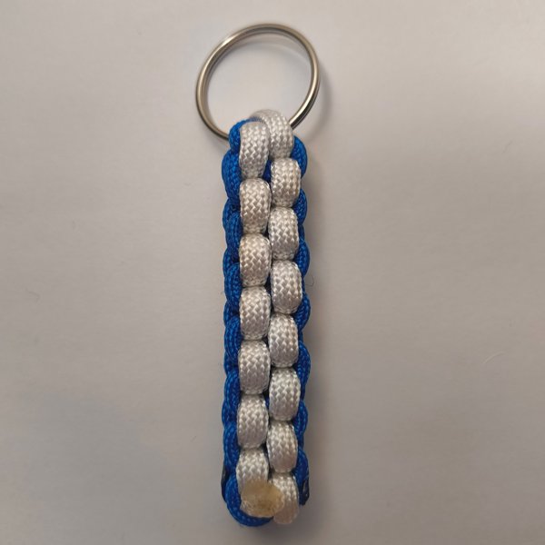 Product image of  Paracord-avaimenperä: Kaksivärinen – Käsintehty asuste