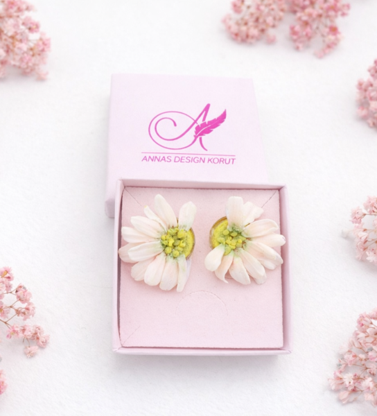 Product image of  "Marketta" kukkakorvakorut valkoinen