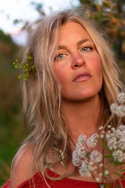 Product image of  Juurille-Äänimatkakonsertti KAIRAN VALO FESTIVAALEILLA