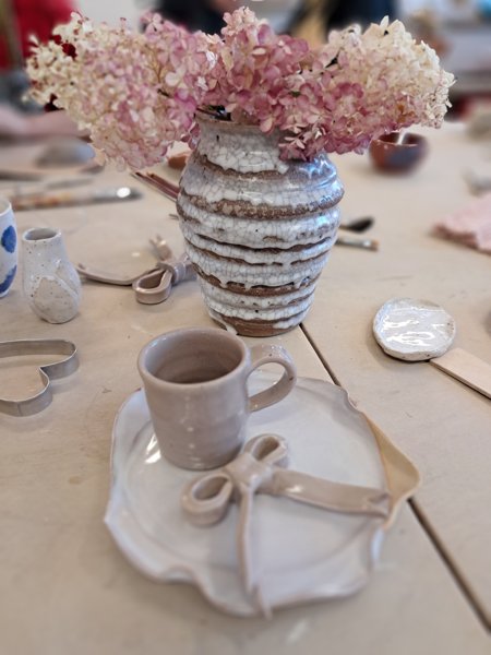 Product image of  BLOOM! - kukkasavikurssi & luonnon muotoja savesta 20.3.2026