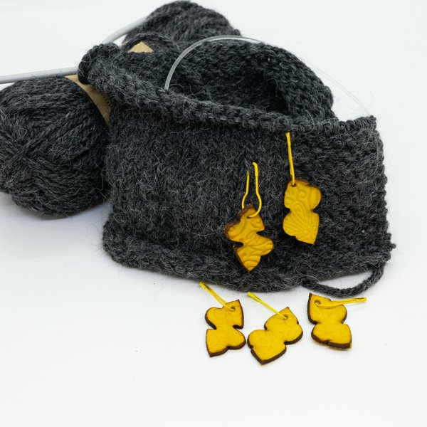 Product image of  Silmukkamerkkisetti keltainen