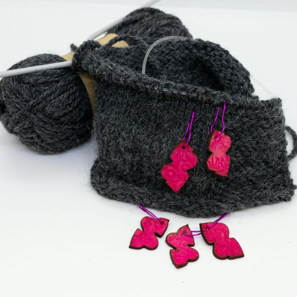 Product image of  Silmukkamerkkisetti fuksia