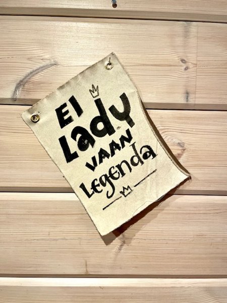 Product image of  Ei lady vaan LEGENDA - kangastaulu sisustukseen
