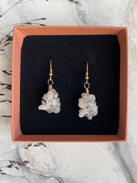 Product image of "Treasure” -korvakorut /pieni (vuorikristalli, jade & akaatti)