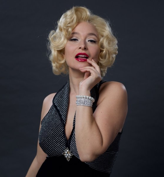 Product image of  6.6.2026 Marilyn Monroe Diamonds & Dreams kello 14-24
