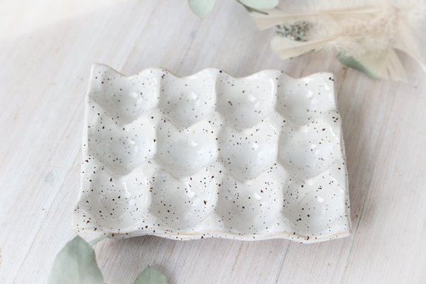 Product image of  Ägghållare, VIT med prickar 12
