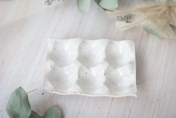 Product image of  Ägghållare, VIT med prickar