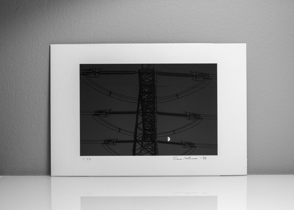 Product image of Lepäävä kuu #22, 14 x 21 cm, 2023, vedos 1/25