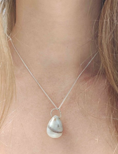 Product image of Valkoinen Kvartsi kaulakoru