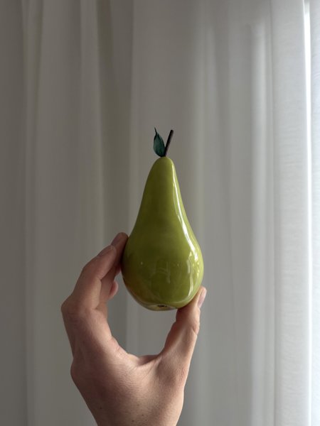 Product image of  Päärynä lehdellä
