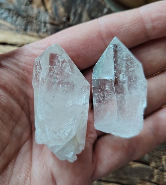 Product image of  Kirkas kvartsi, kärkikide 9 ja 10