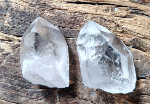 Product image of  Kirkas kvartsi, kärkikide 3 ja 4