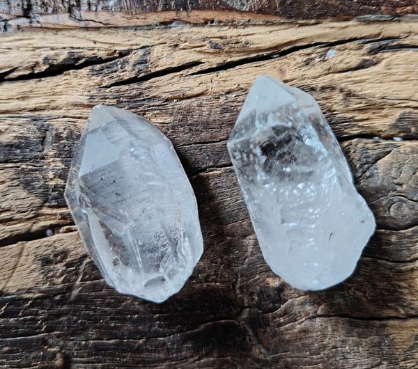 Product image of  Kirkas kvartsi, kärkikide 5 ja 6
