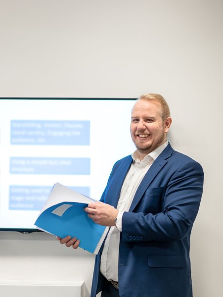 Product image of Ma 3.8.2026 / Varmuutta nopeisiin viestintätilanteisiin