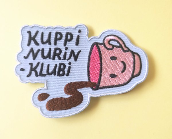Product image of  "Kuppi nurin -klubi" kangasmerkki