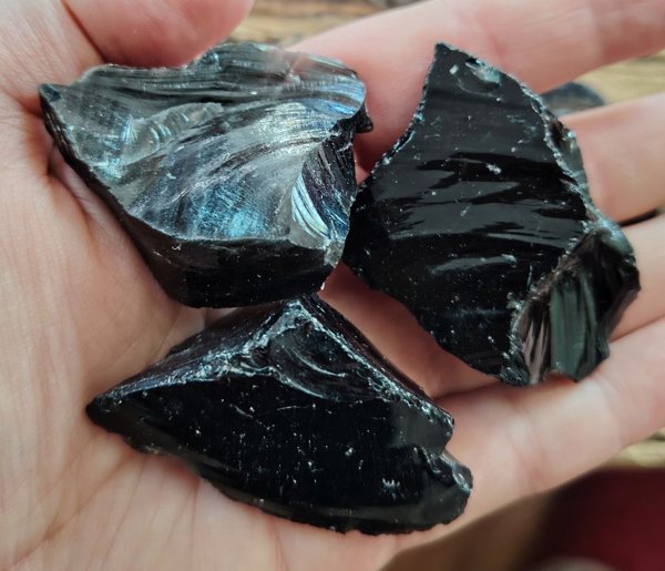 Product image of  Musta obsidiaani, raakapala
