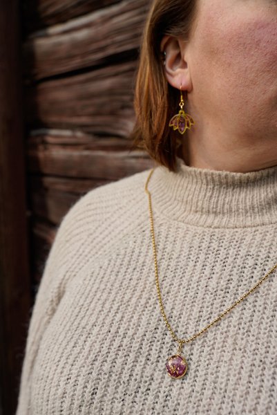 Product image of  Pionia ja kultaa -riipus