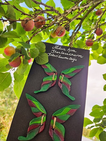 Product image of Sokeriluumukeiju - kengännauhasomisteet
