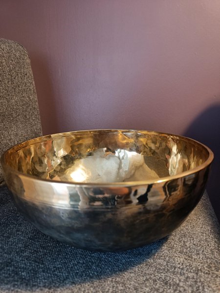 Product image of  Äänimalja Ishana black/golden 2100 g 26 cm